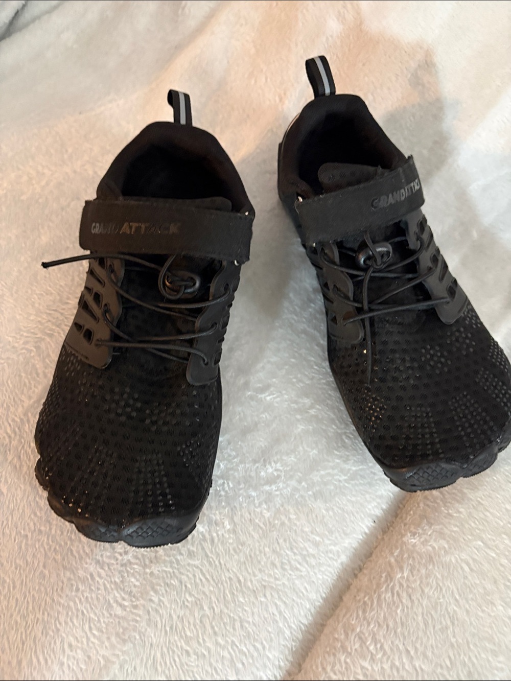 Size 9 Grand Attack Barefoot Shoes - Picture 2 of 10